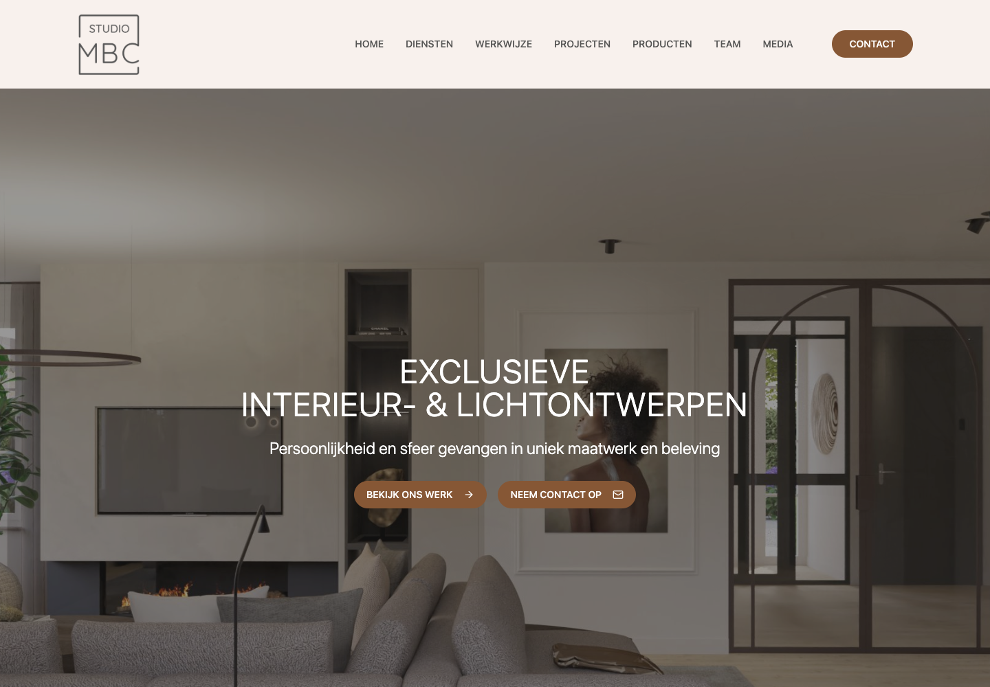 De Studio MBC-website met interieurfotografie, warme kleuren en een lichte navigatie